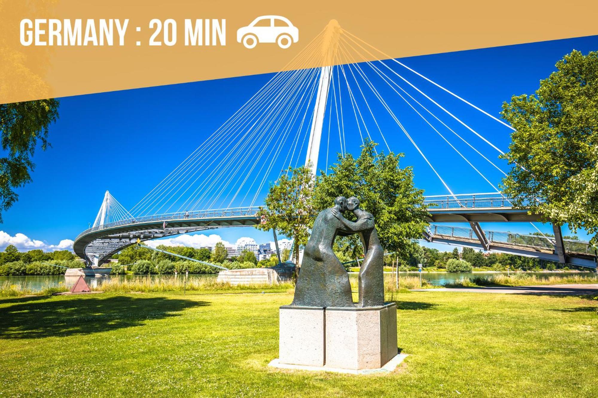 Apartment Lit Rond Tres Grand Et Confortable - Garage Possible Ou Parking Gratuit Rue - Gare 2 Min Et 4 Min En Tram - Ciel Etoile - Netflix Videoprojecteur - Luxe Et Evasion