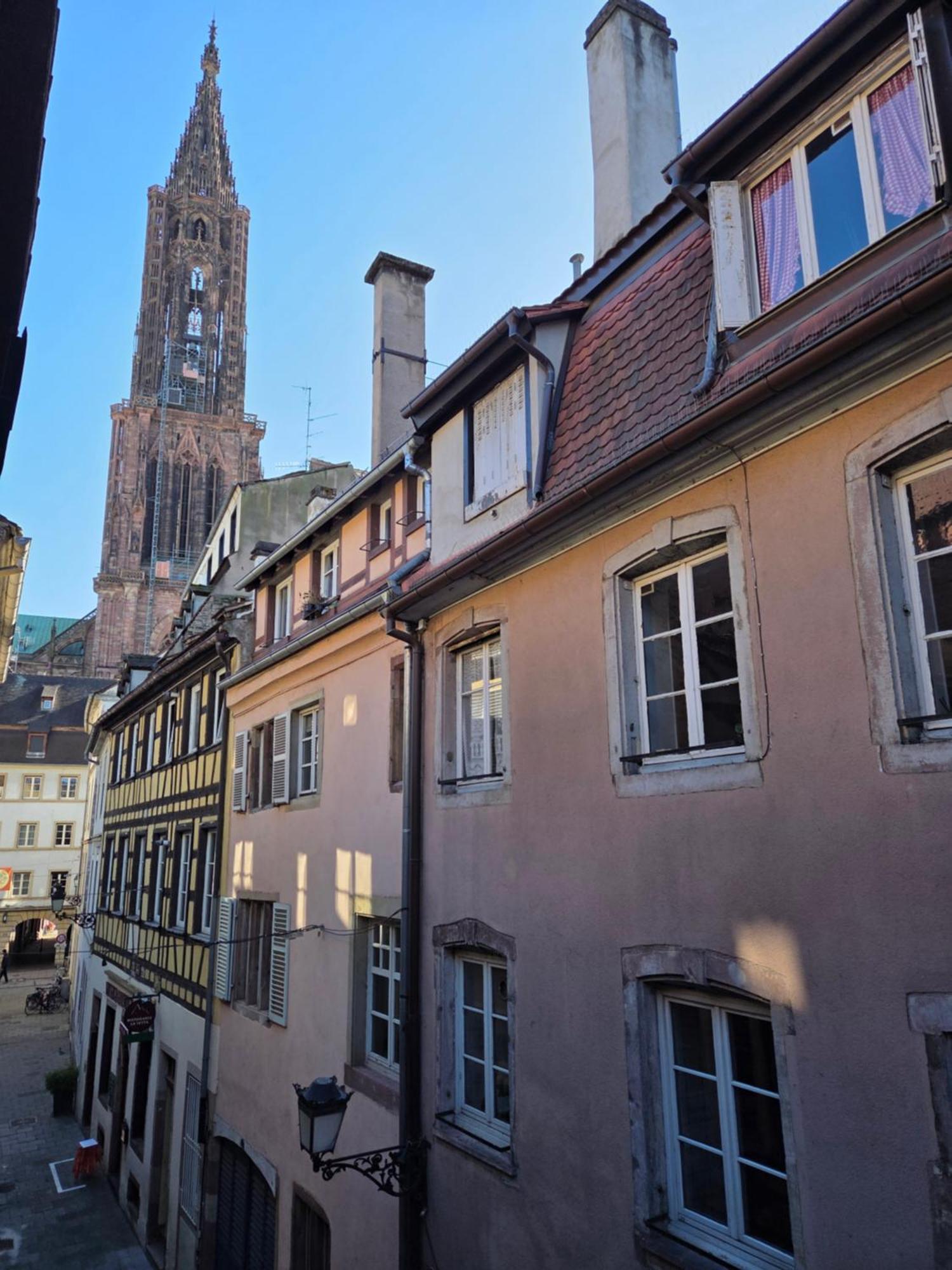 Nid Douillet Au Calme, A 2 Pas De La Cathedrale *