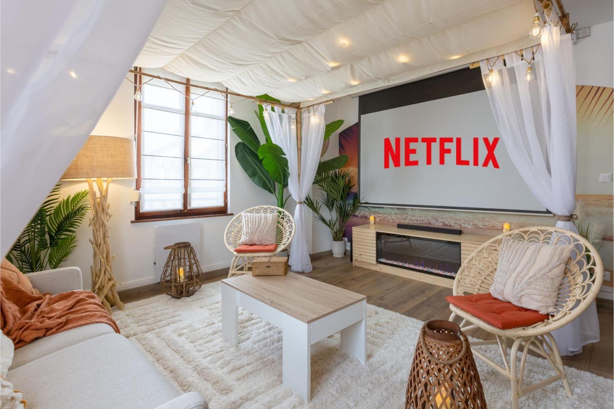 Lit Rond Tres Grand Et Confortable - Garage Possible Ou Parking Gratuit Rue - Gare 2 Min Et 4 Min En Tram - Ciel Etoile - Netflix Videoprojecteur - Luxe Et Evasion * Straßburg